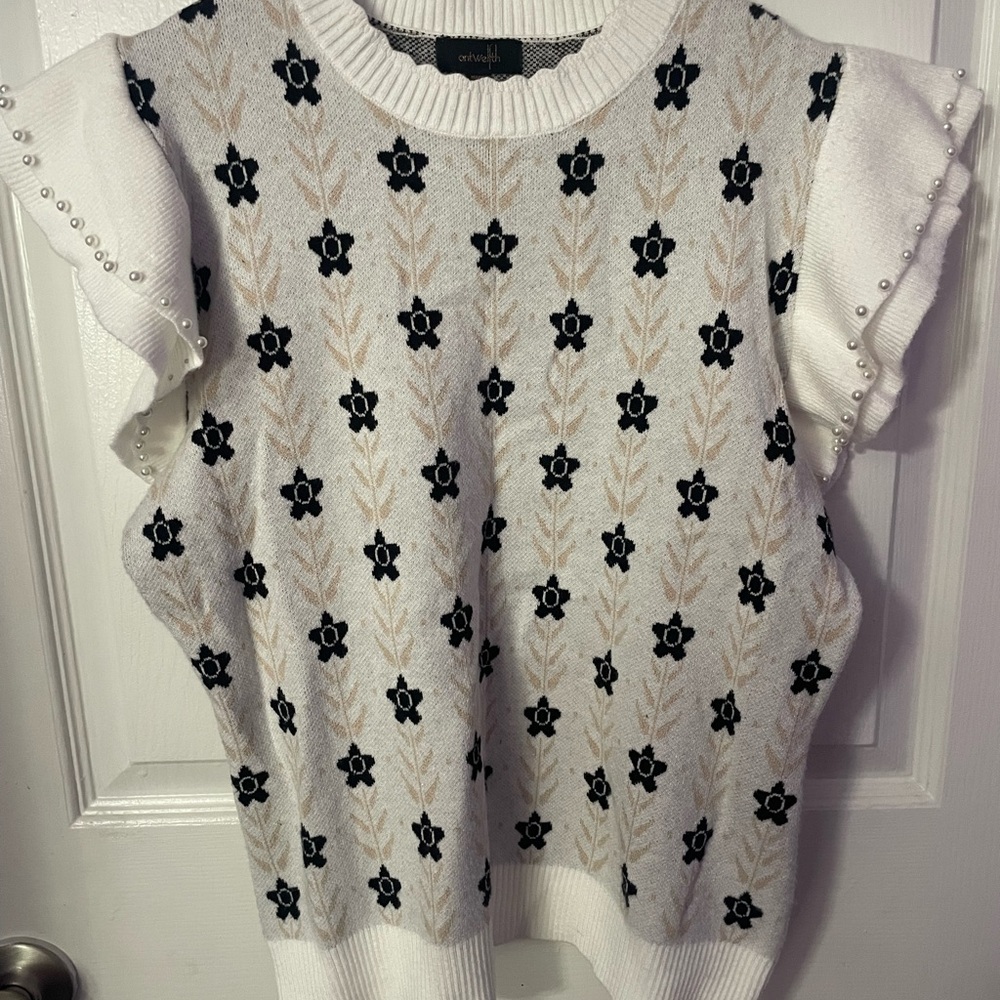Floral Patterned White and Black Top